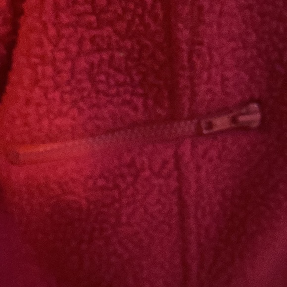 PEACE vest. Reversable.Cozywater repelant. Perfect over a hoodie or sweatshirt. - Picture 4 of 6